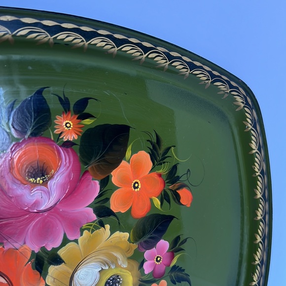 Vintage Hand Painted Flowers Black Enameled Metal Tray - Picture 6 of 7